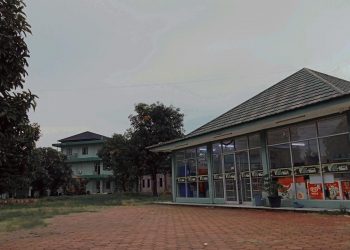 AK-Mart minimarket warga Al-Khairiyah di Kampus Peradaban Islam Al-Kahiriyah Citangkil tampak dari samping kiri, (Foto: Arifin Solehuddin/hipotesa.id)