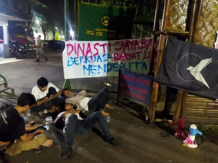 Sejumlah Masa Aksi yang masih bertahan Demo di Kabupaten Lebak